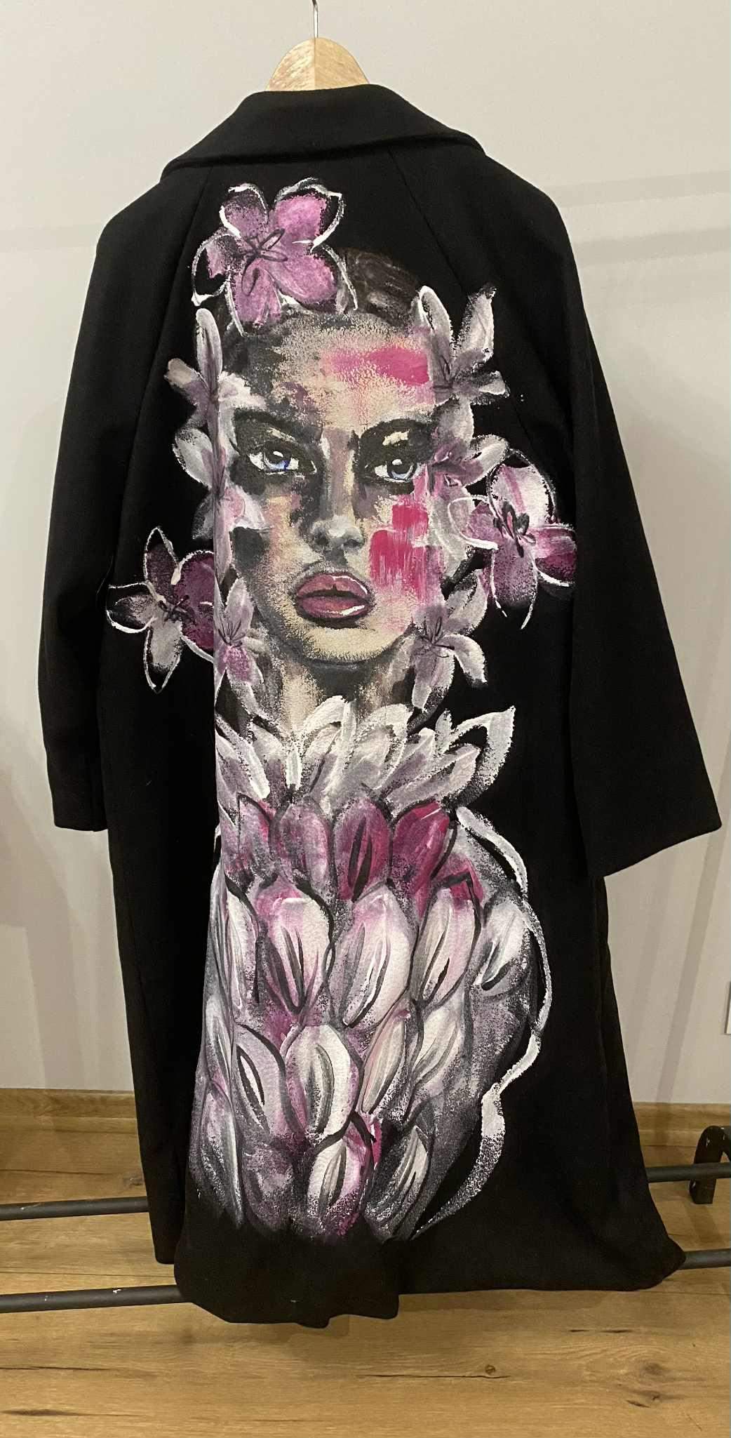 Płaszcz Ukryta w liliach